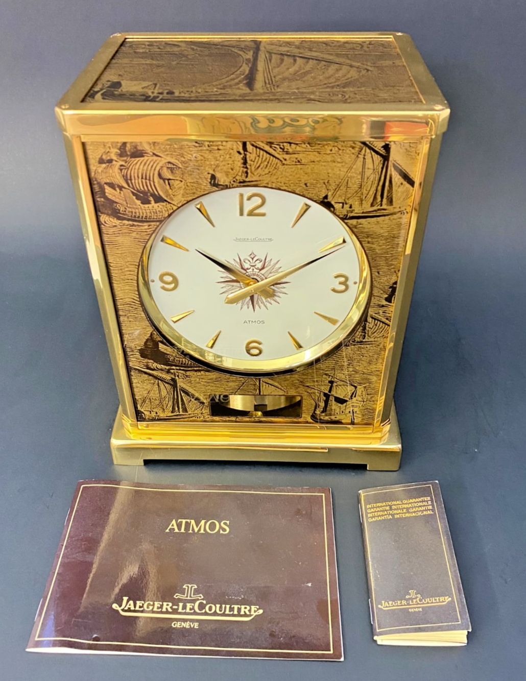 Atmos Classic „Feuille d'Or Caravelle"